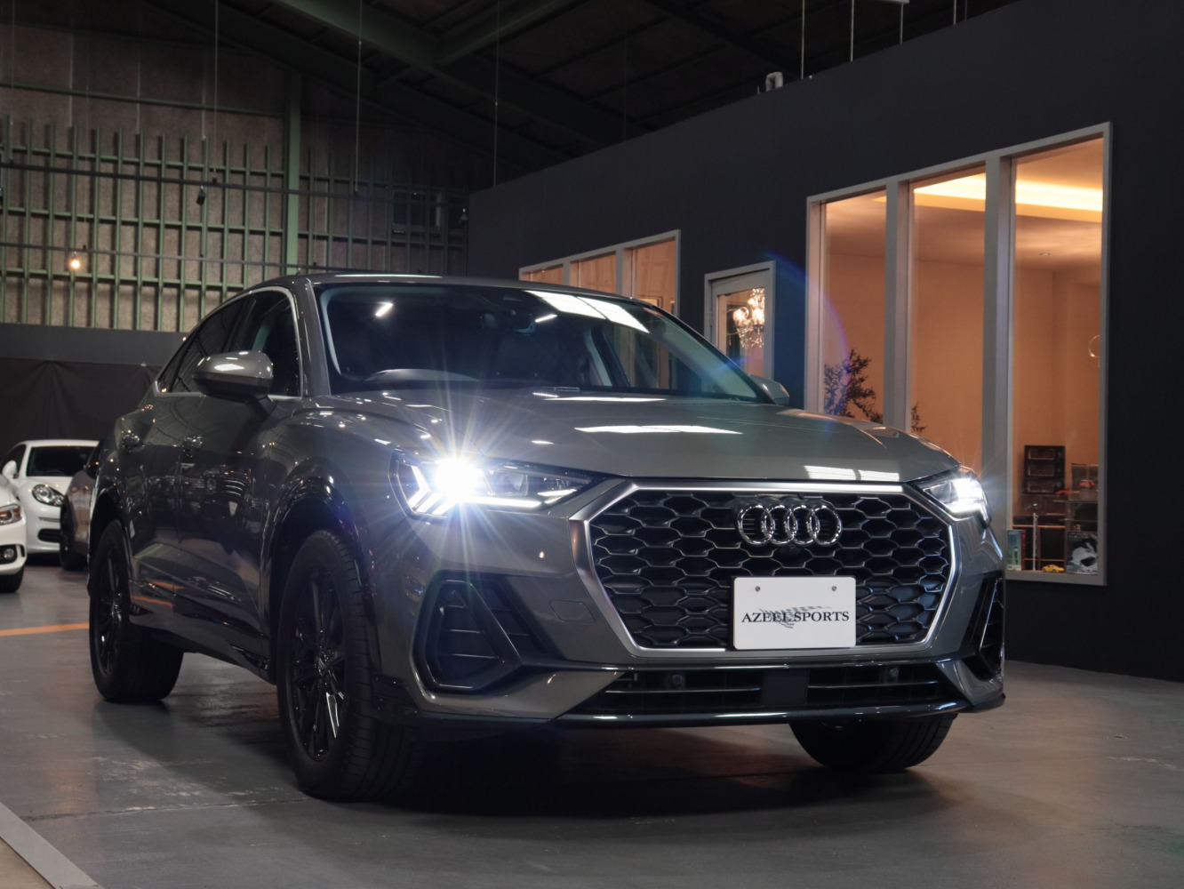 アウディ　Ｑ３スポーツバック　３５ＴＦＳＩ