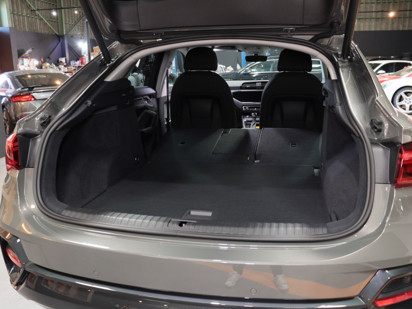 アウディ　Ｑ３スポーツバック　３５ＴＦＳＩ