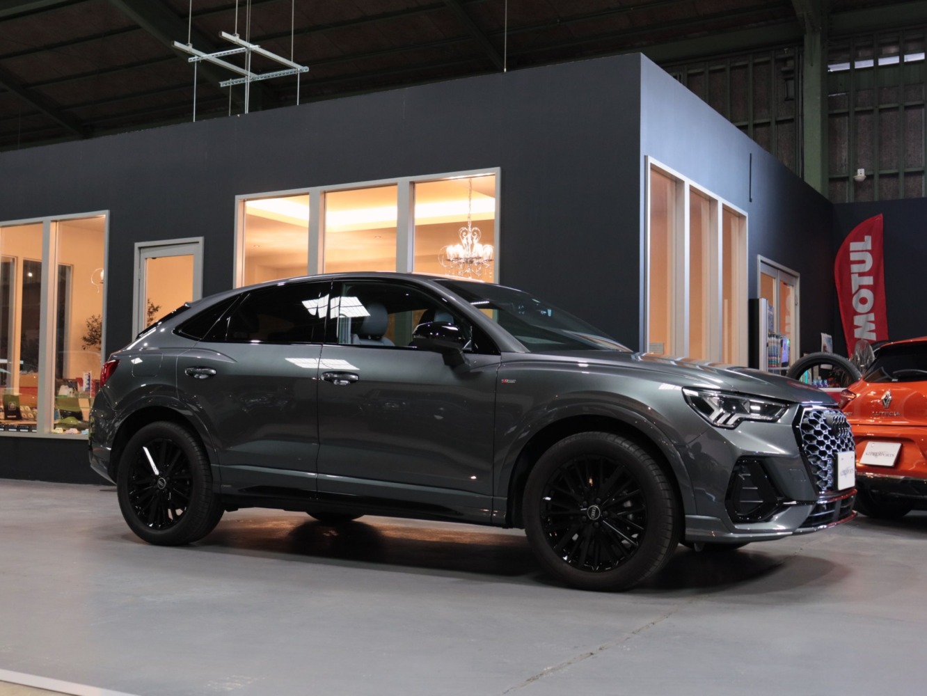 アウディ　Ｑ３スポーツバック　３５ＴＦＳＩ　Ｓライン　