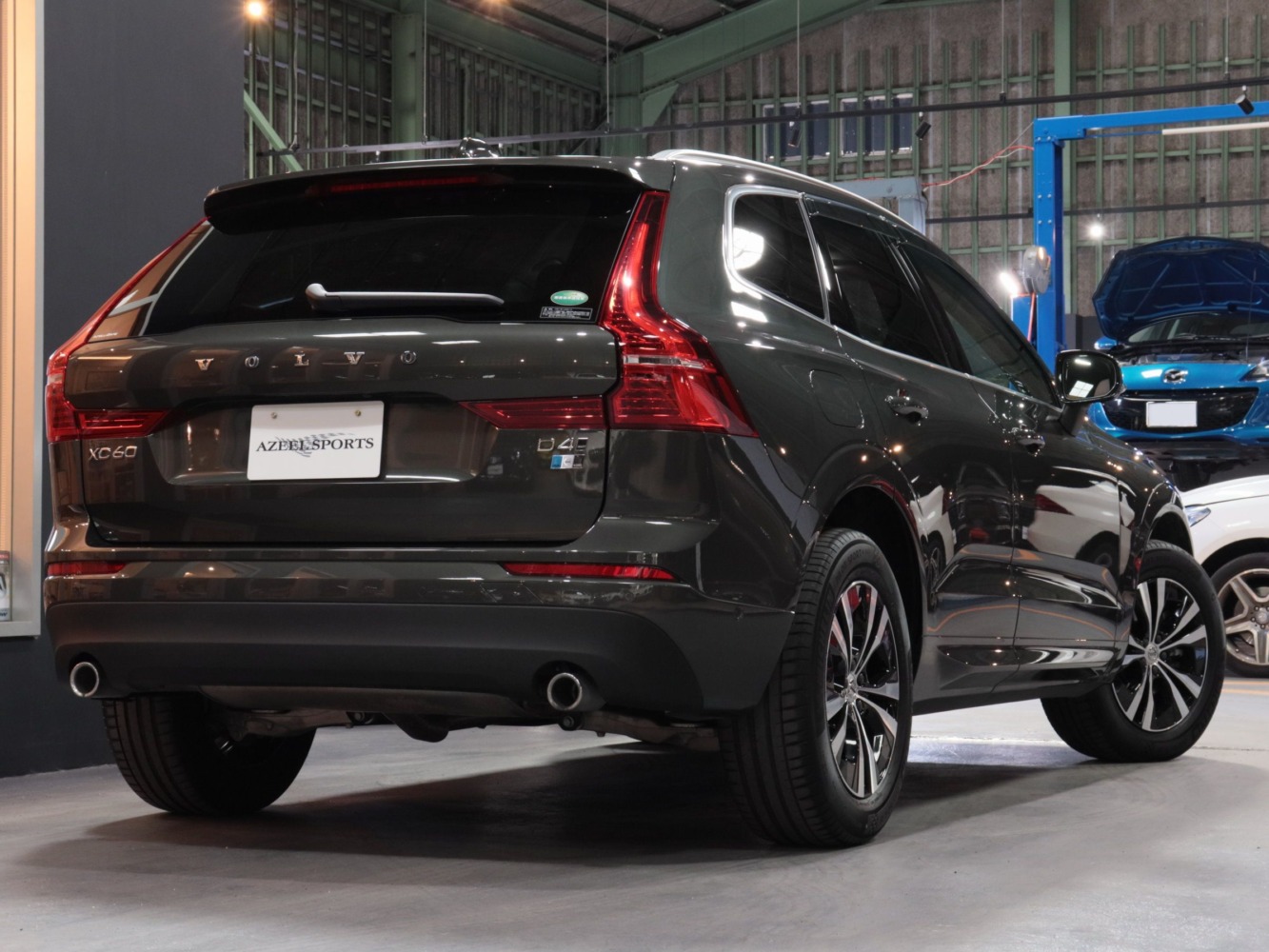 ボルボ　ＸＣ６０　D４　モメンタム　４ＷＤ　