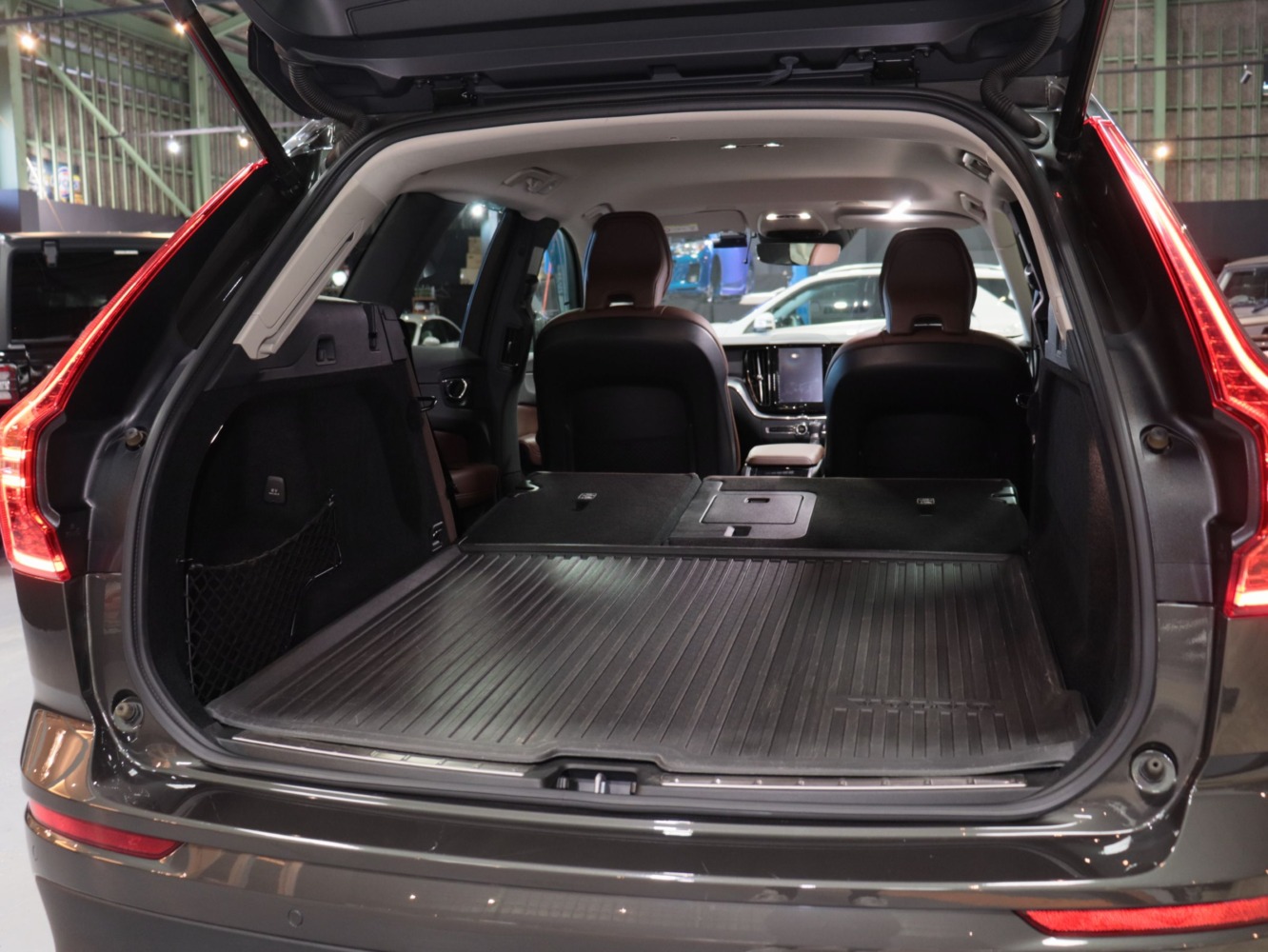 ボルボ　ＸＣ６０　D４　モメンタム　４ＷＤ　
