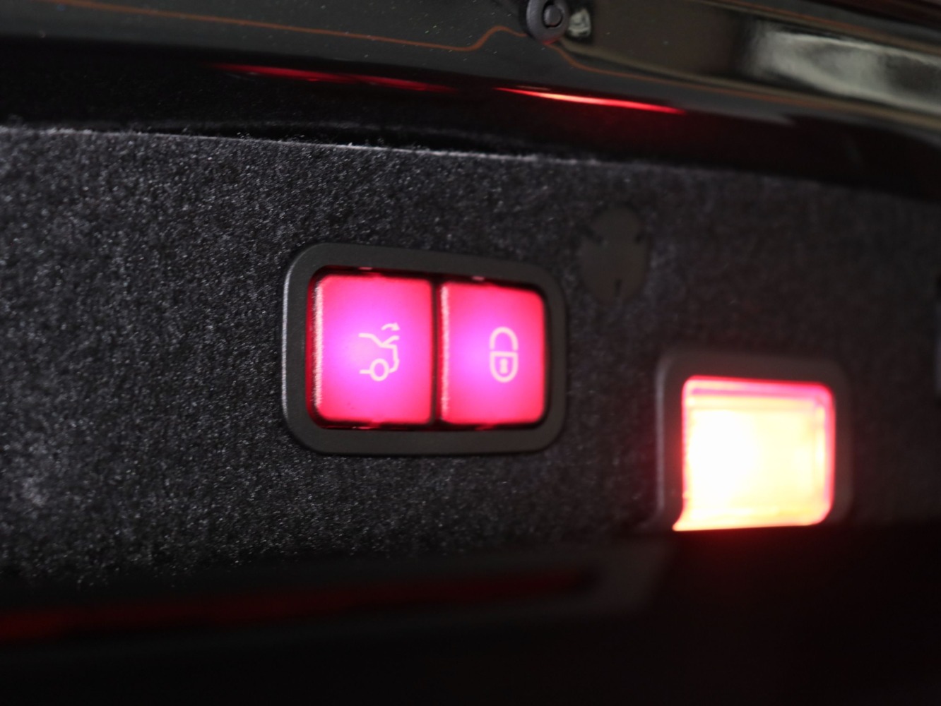 メルセデスベンツ　Ｃ２２０ｄローレウスエディション