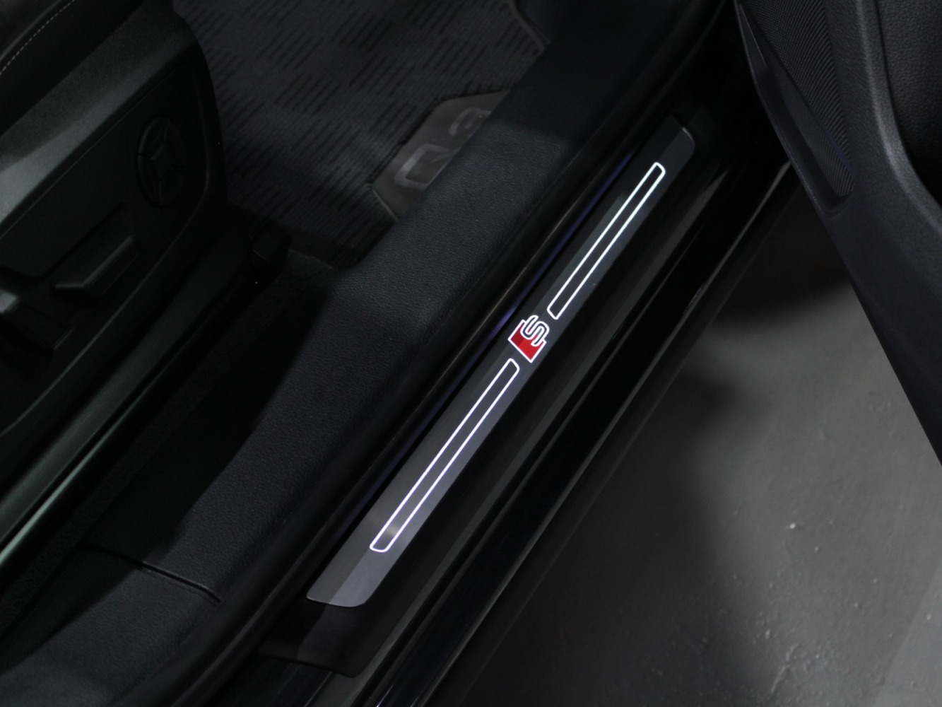 アウディ　Ｑ３スポーツバック　３５ＴＦＳＩ　Ｓライン　