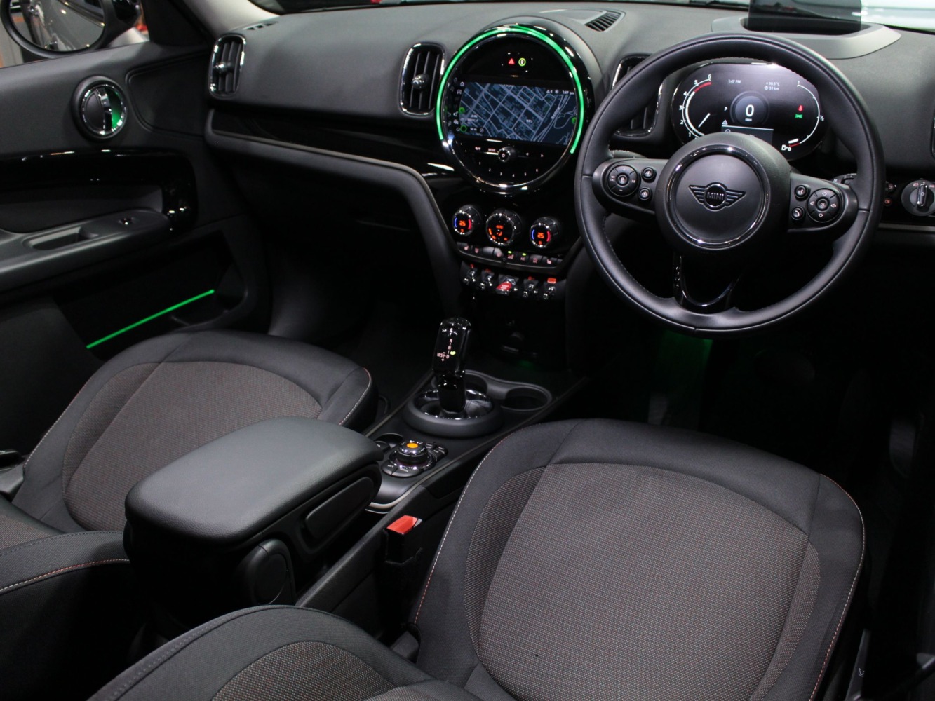 ＭＩＮＩ　クロスオーバー　クーパーＤ　ＡＬＬ４