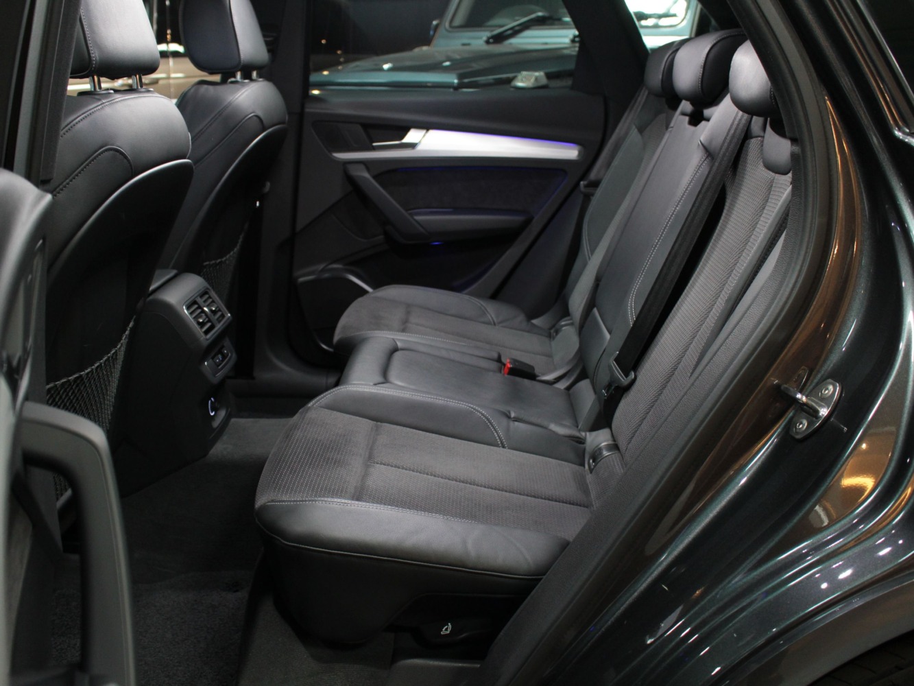 アウディ　Ｑ５　４０ＴＤＩ　スポーツ