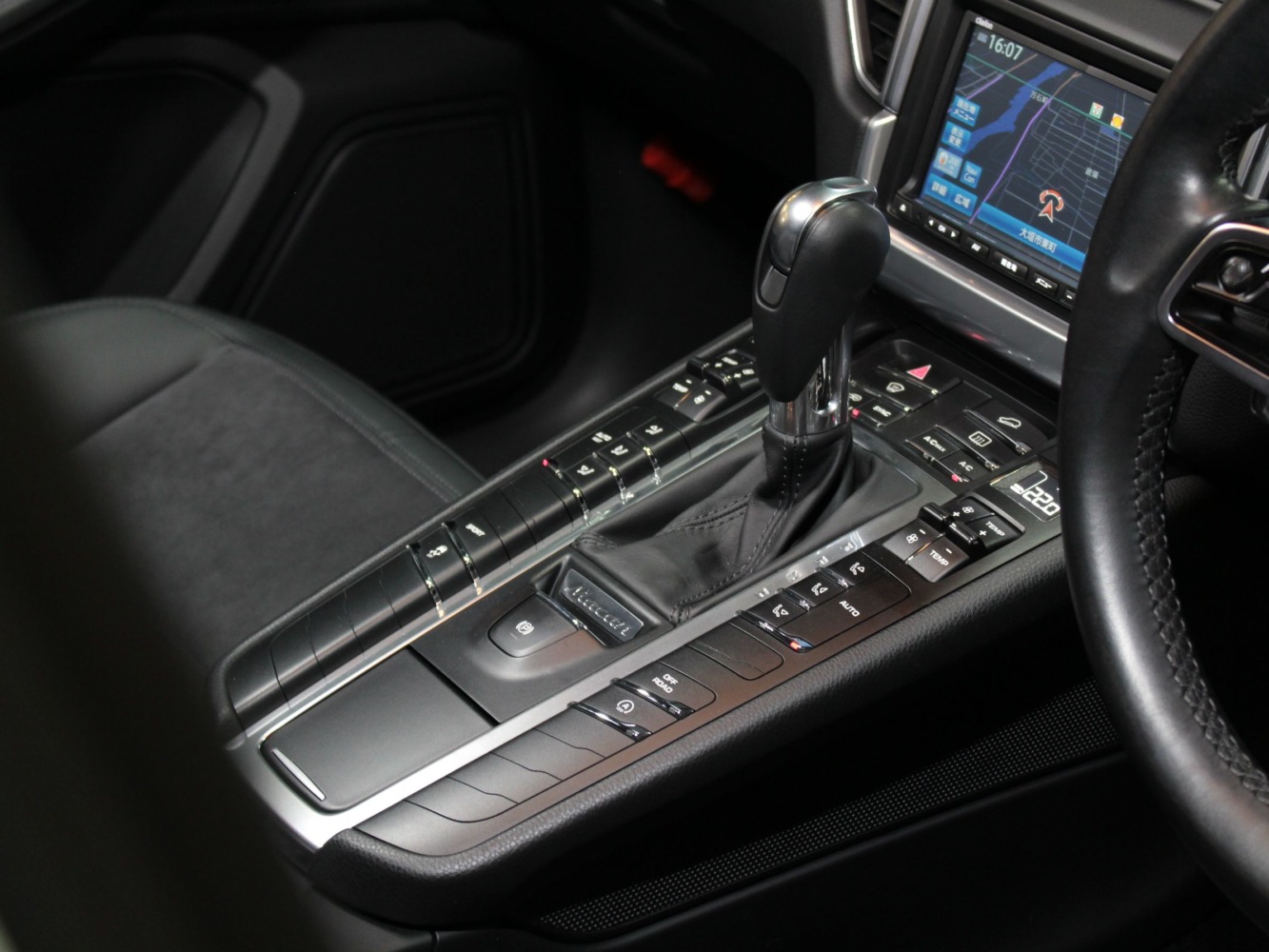 ポルシェ　マカン　ＰＤＫ　４ＷＤ
