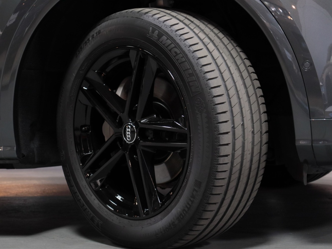アウディ　Ｑ５　４０ＴＤＩ　スポーツ