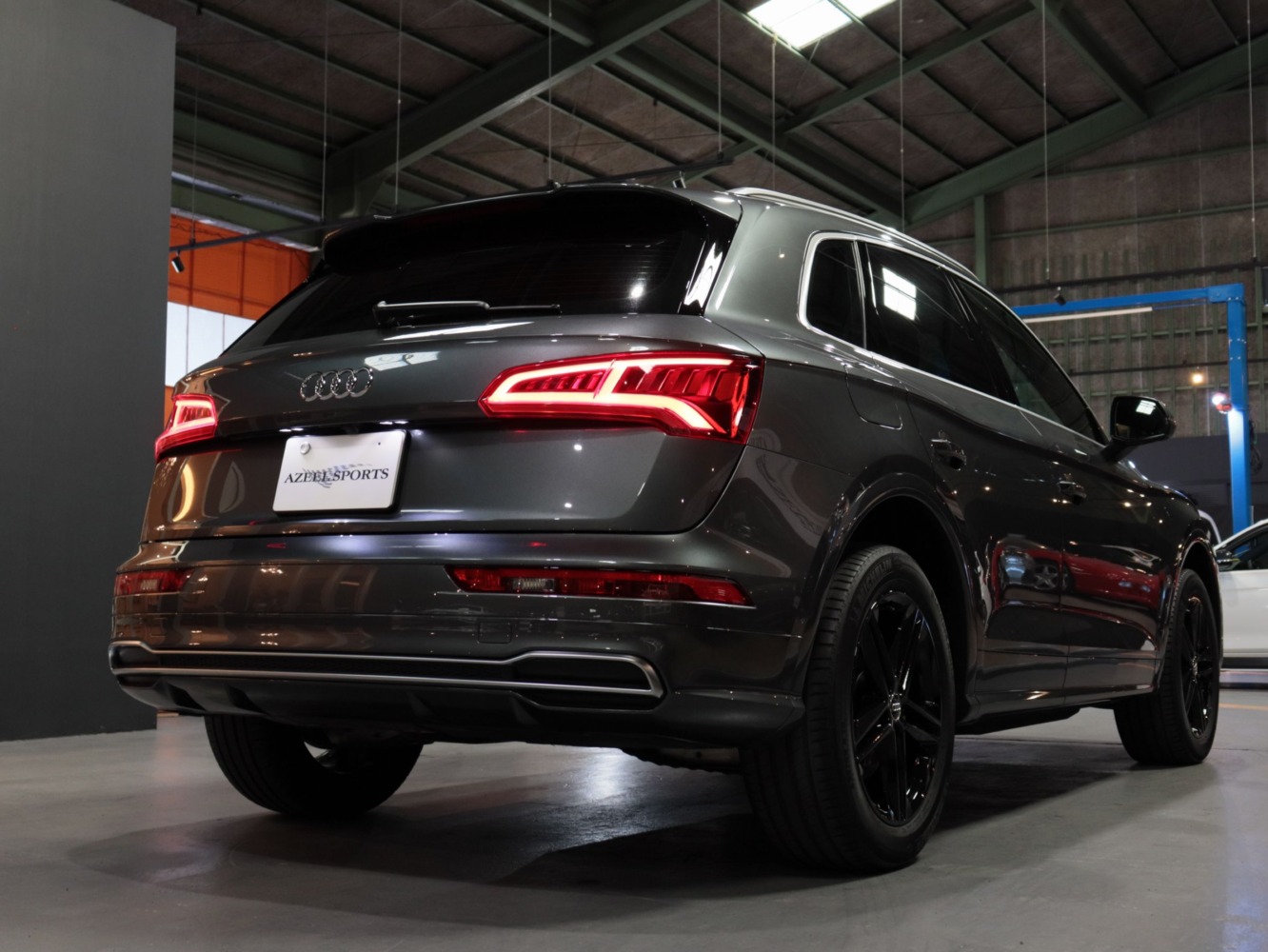アウディ　Ｑ５　４０ＴＤＩ　スポーツ