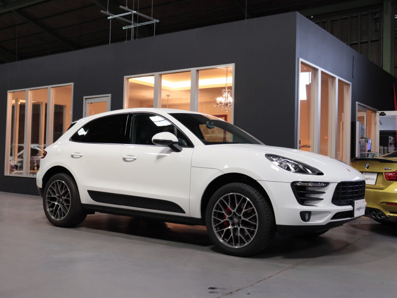 ポルシェ　マカン　ＰＤＫ　４ＷＤ