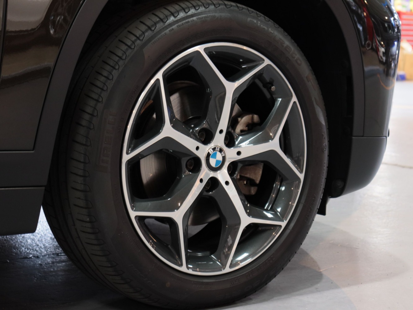 ＢＭＷ　Ｘ１　ｘＤｒｉｖｅ　１８ｄ　ｘライン