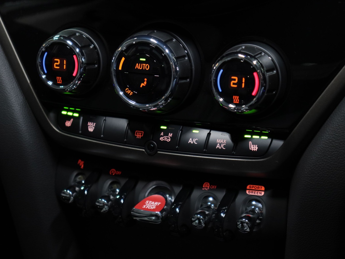 ＭＩＮＩ　クロスオーバー　クーパーＤ　ＡＬＬ４　クラシックトリム