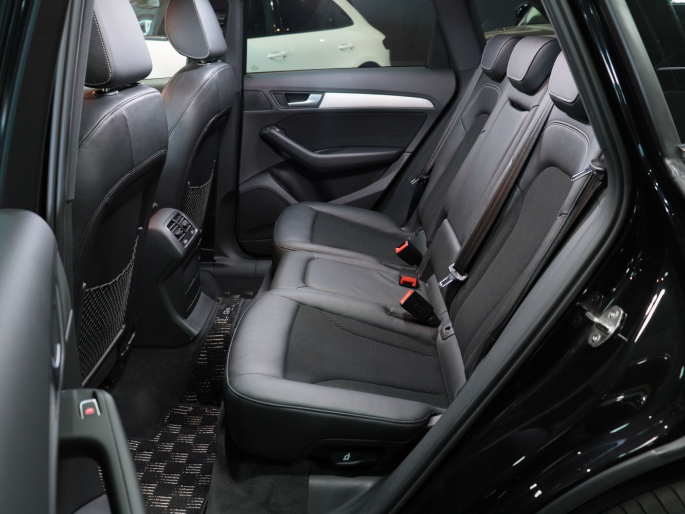 アウディ　Ｑ５　２．０ＴＦＳＩクワトロ　Ｓライン