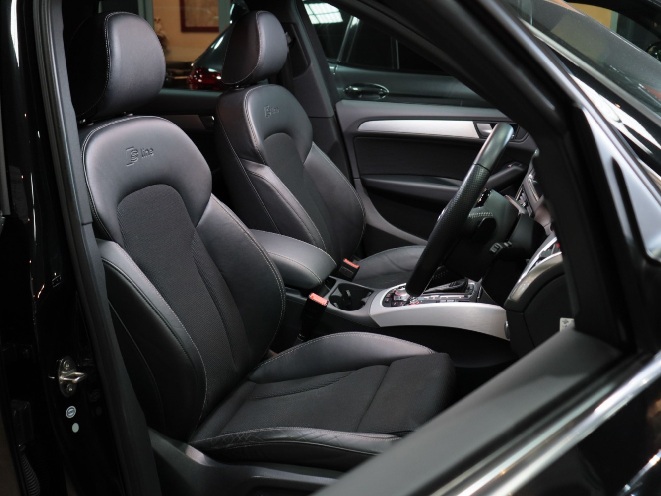アウディ　Ｑ５　２．０ＴＦＳＩクワトロ　Ｓライン