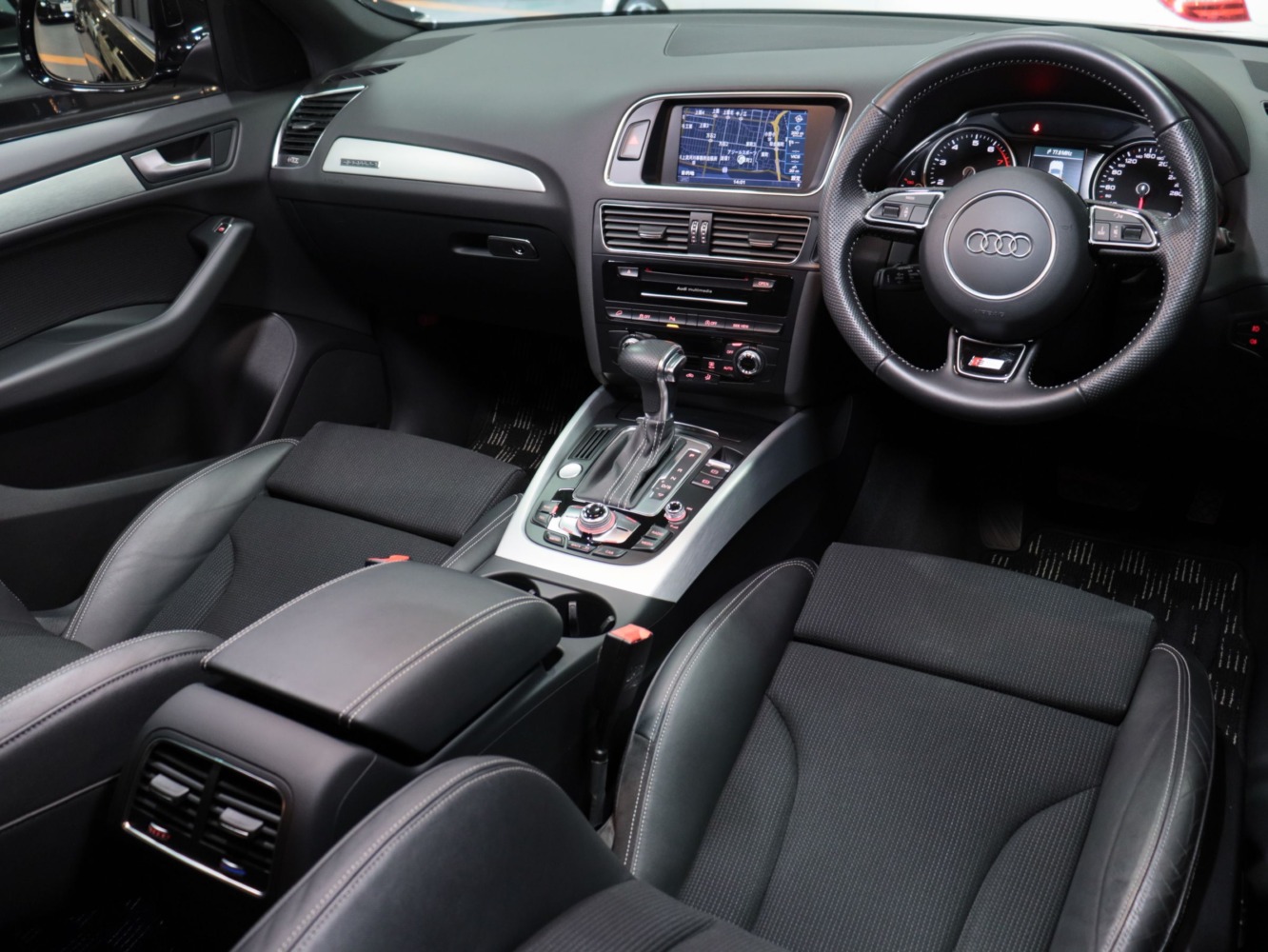 アウディ　Ｑ５　２．０ＴＦＳＩクワトロ　Ｓライン