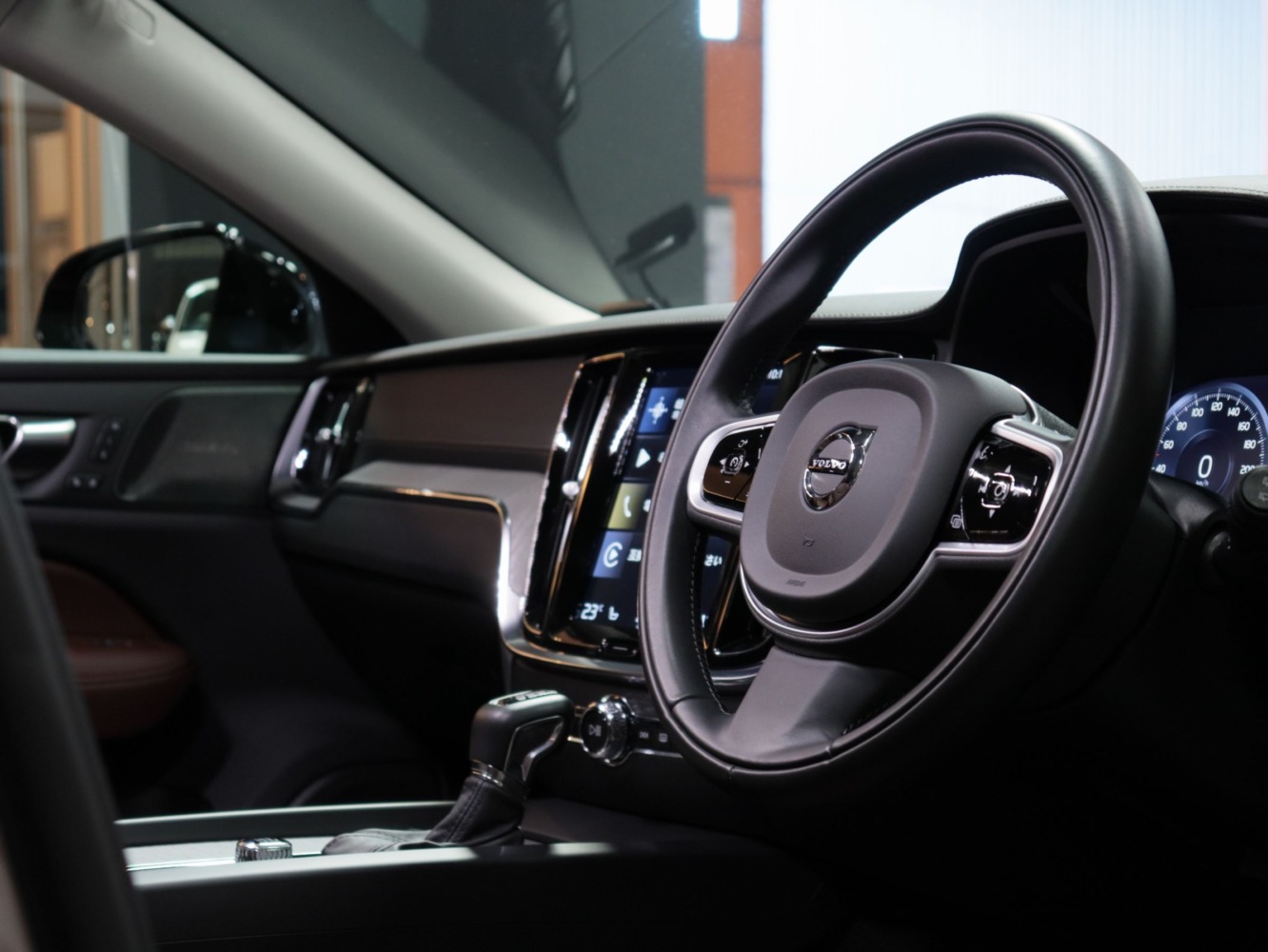 ボルボ　Ｖ６０クロスカントリー　Ｔ５　ＡＷＤ　プロ