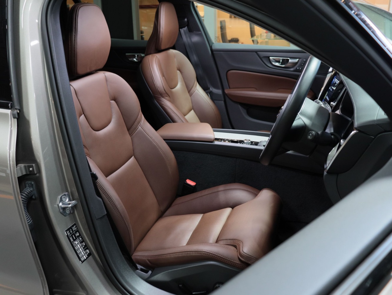 ボルボ　Ｖ６０クロスカントリー　Ｔ５　ＡＷＤ　プロ