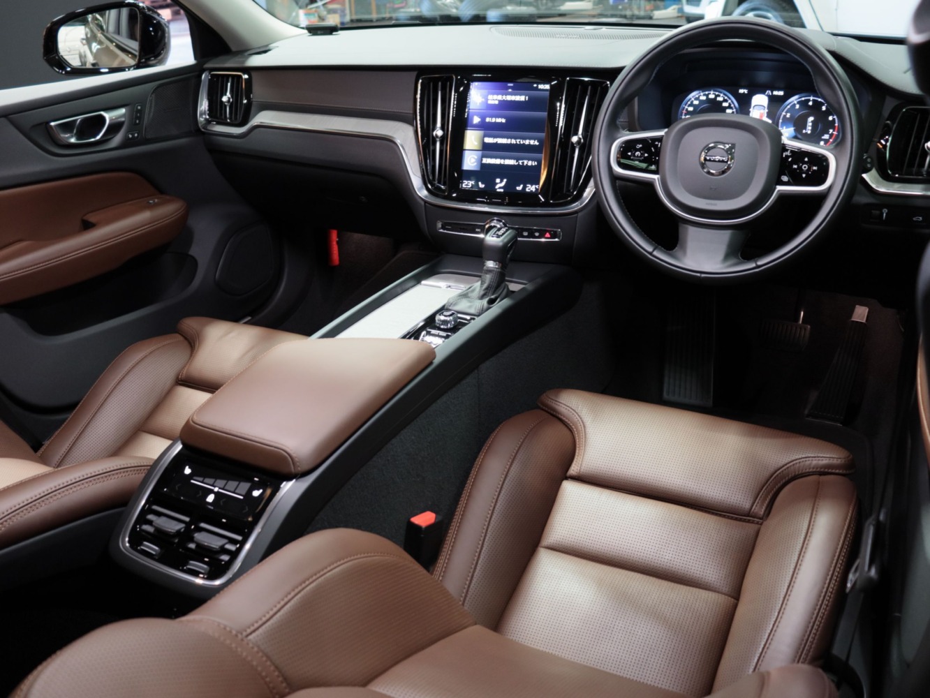 ボルボ　Ｖ６０クロスカントリー　Ｔ５　ＡＷＤ　プロ