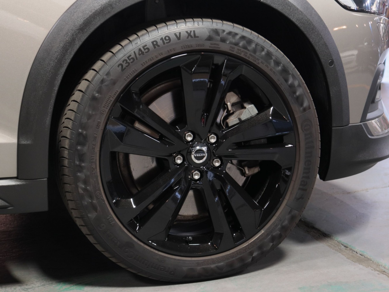 ボルボ　Ｖ６０クロスカントリー　Ｔ５　ＡＷＤ　プロ