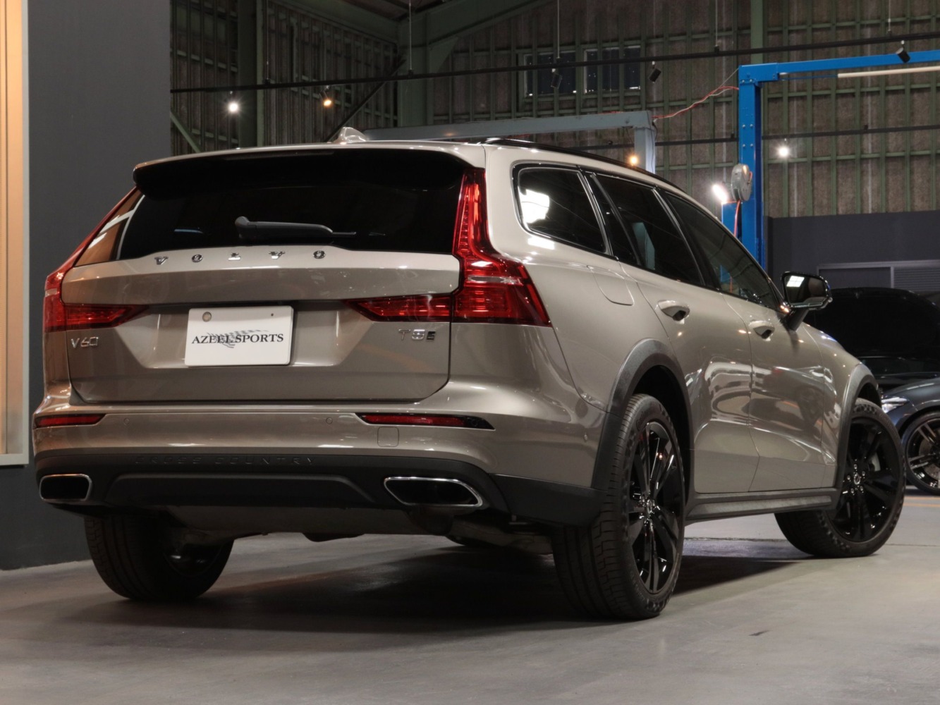ボルボ　Ｖ６０クロスカントリー　Ｔ５　ＡＷＤ　プロ