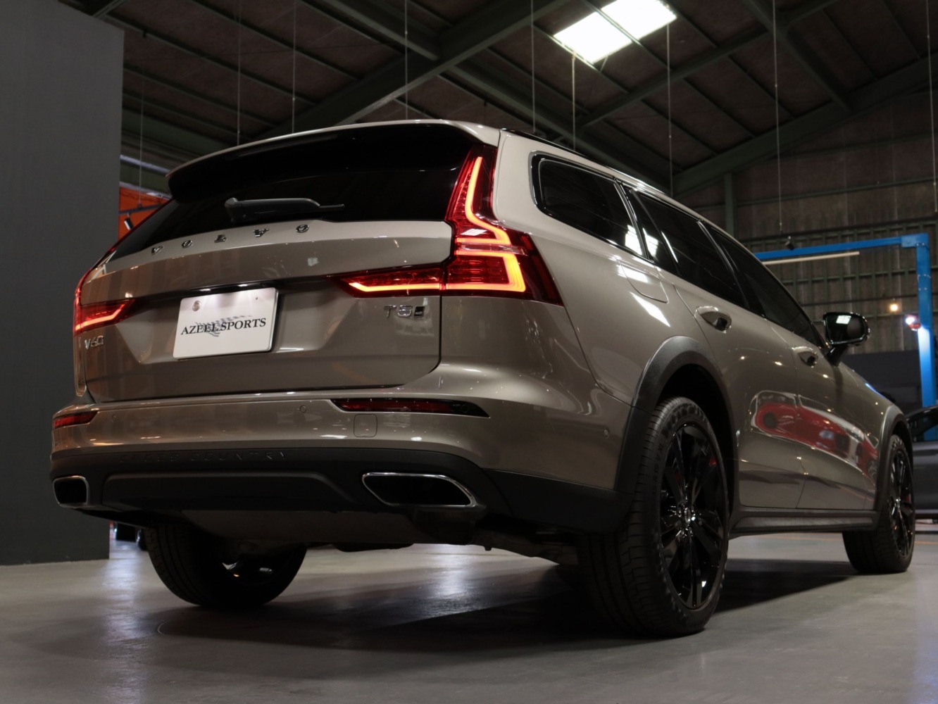 ボルボ　Ｖ６０クロスカントリー　Ｔ５　ＡＷＤ　プロ