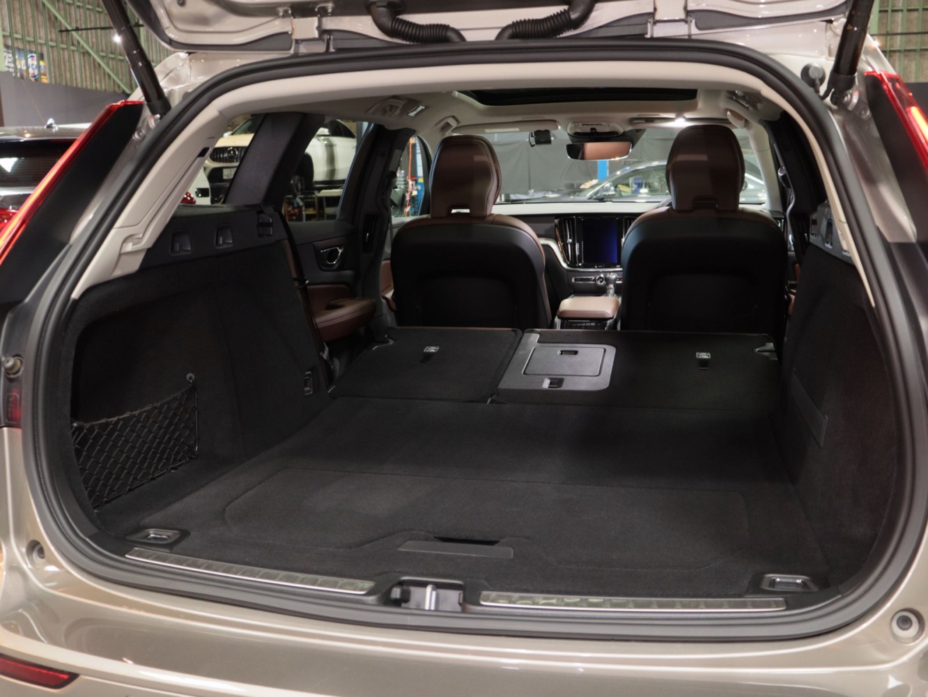 ボルボ　Ｖ６０クロスカントリー　Ｔ５　ＡＷＤ　プロ