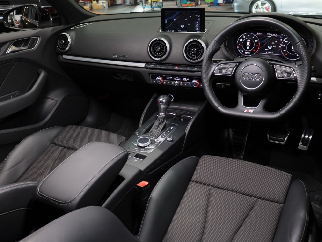 アウディ　Ａ３スポーツバック　１．４ＴＦＳＩ　Ｓラインパッケージ