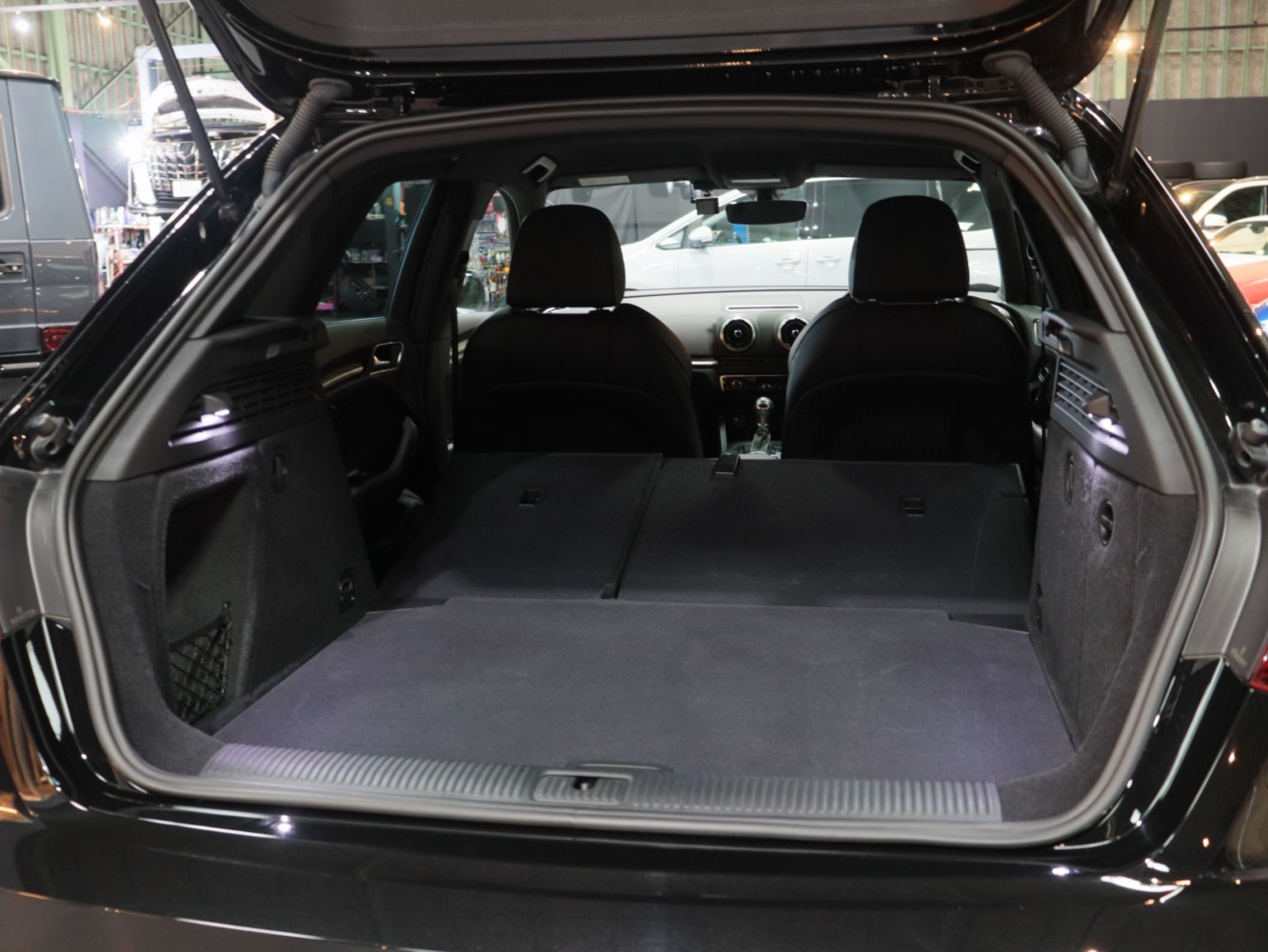 アウディ　Ａ３スポーツバック　１．４ＴＦＳＩ　Ｓラインパッケージ