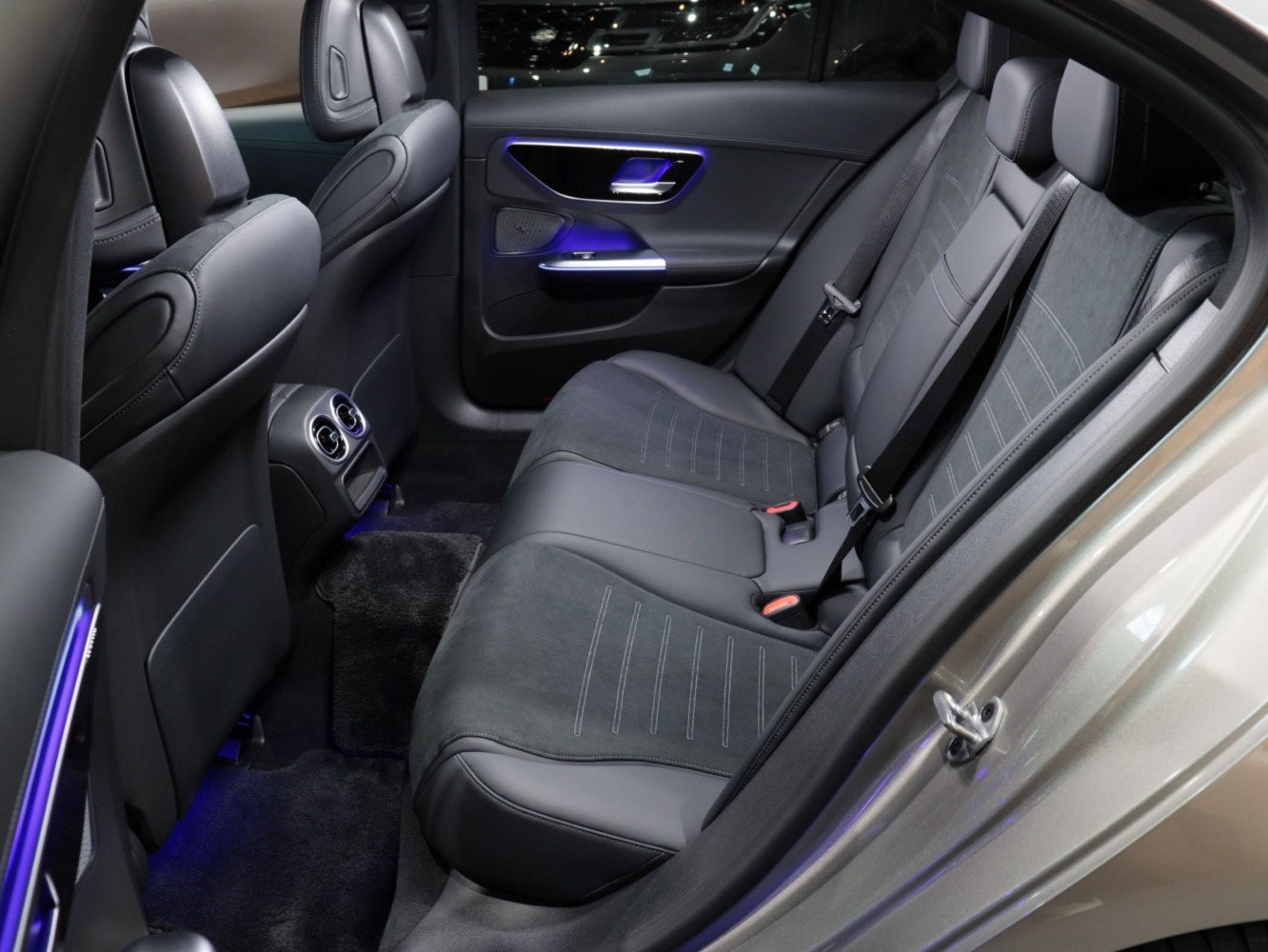 メルセデスベンツ　Ｃ２２０ｄ　アバンギャルド　ＡＭＧライン