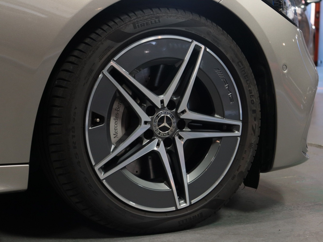 メルセデスベンツ　Ｃ２２０ｄ　アバンギャルド　ＡＭＧライン