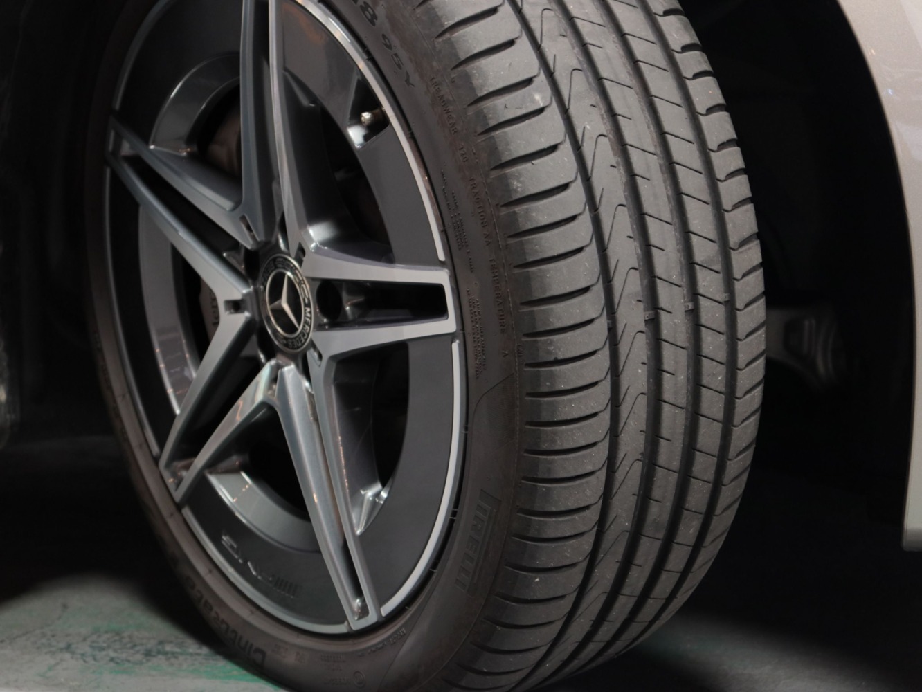メルセデスベンツ　Ｃ２２０ｄ　アバンギャルド　ＡＭＧライン