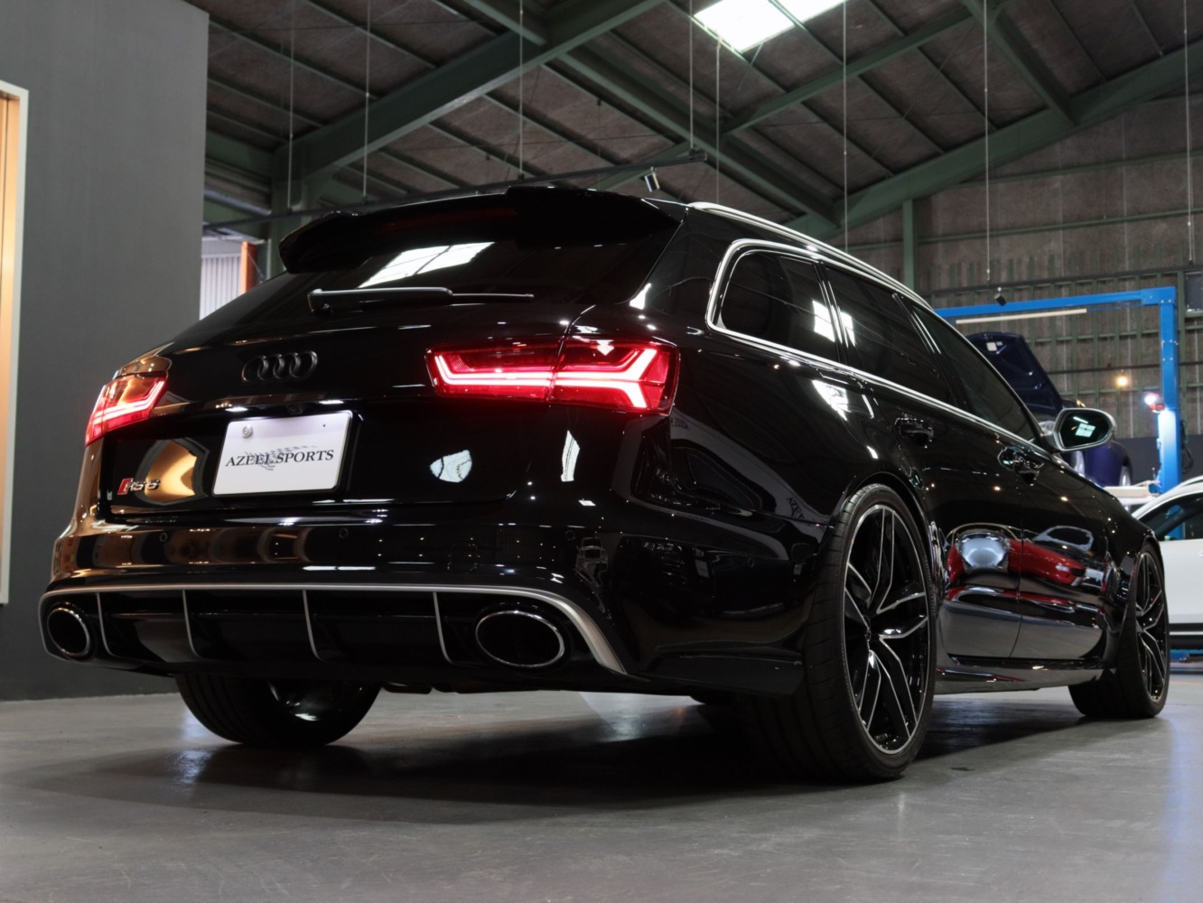 アウディ　ＲＳ６アバント　