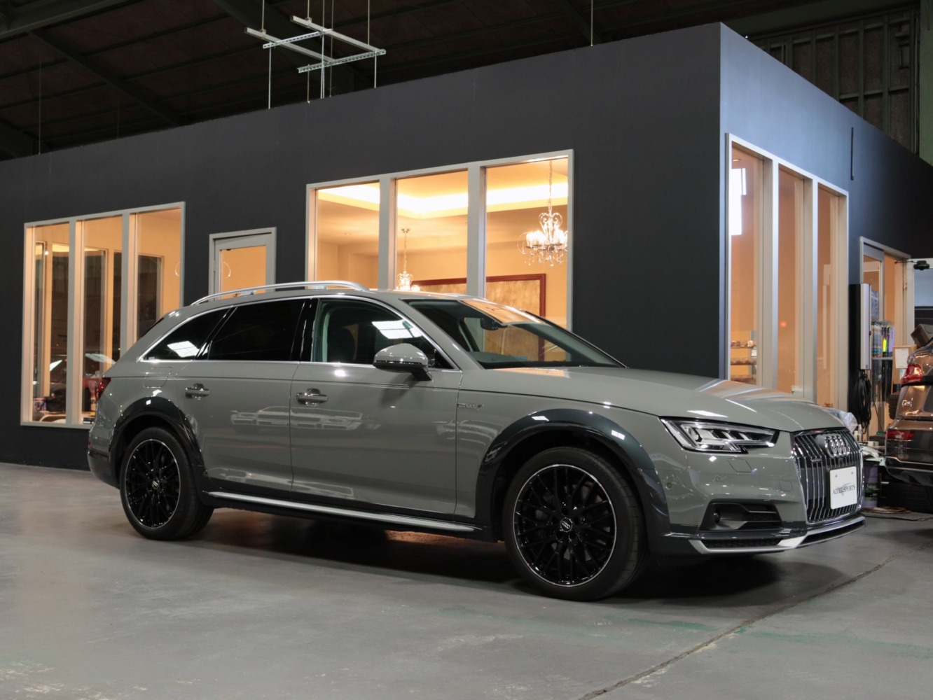 アウディ　Ａ４オールロードクワトロ　アブソリュート　１２５台限定車