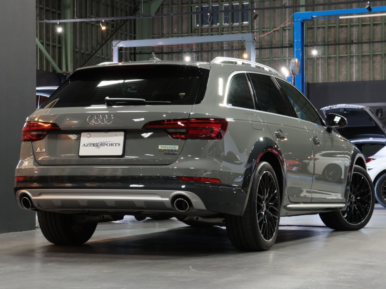 アウディ　Ａ４オールロードクワトロ　アブソリュート　１２５台限定車