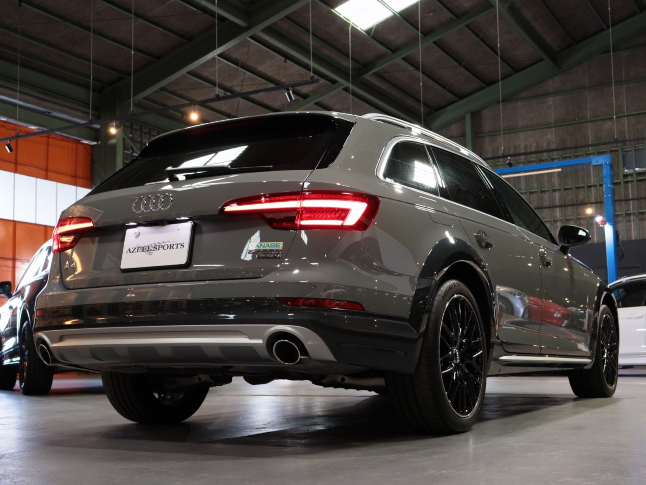 アウディ　Ａ４オールロードクワトロ　アブソリュート　１２５台限定車
