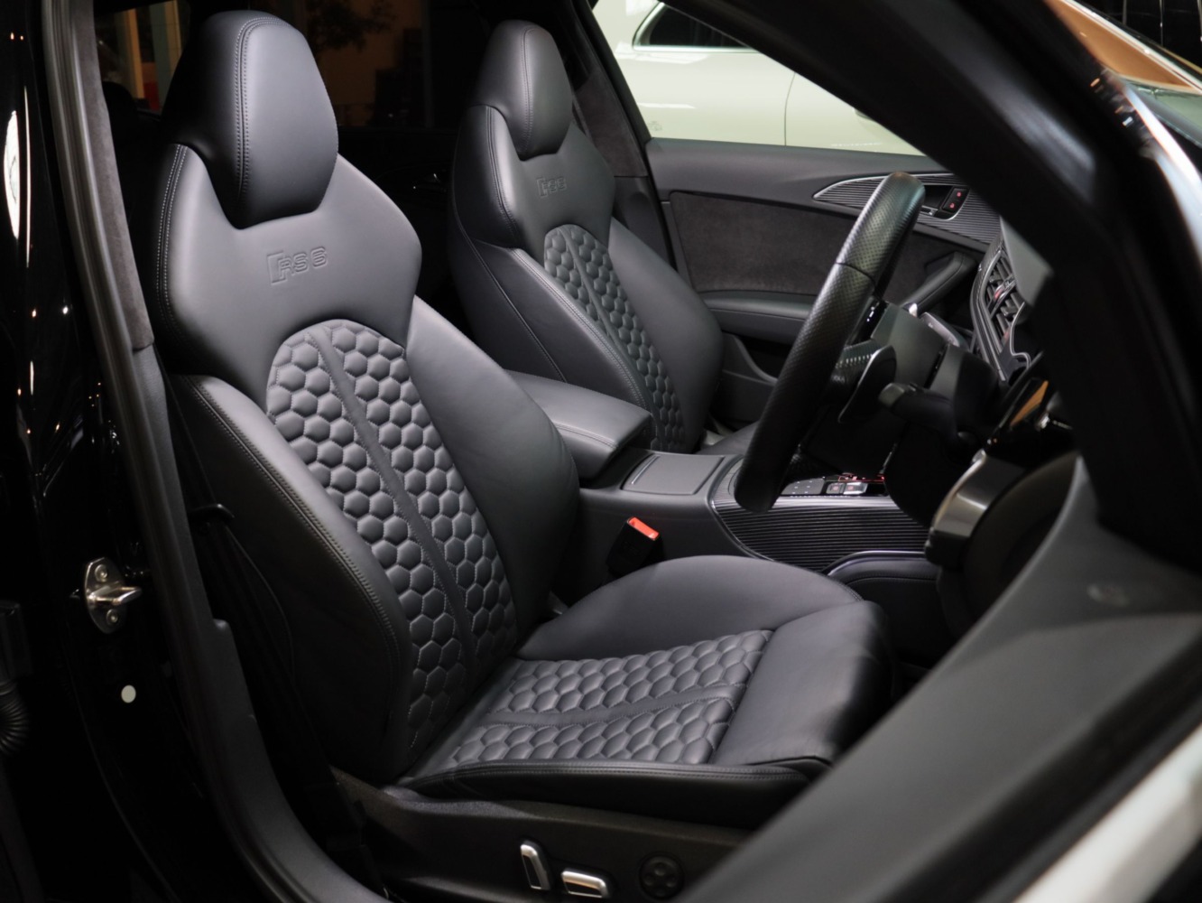 アウディ　ＲＳ６アバント　