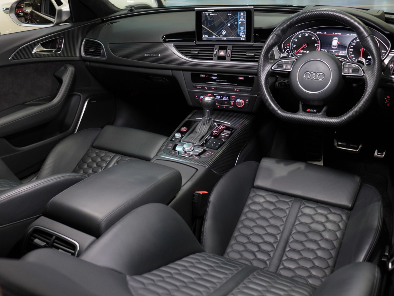 アウディ　ＲＳ６アバント　