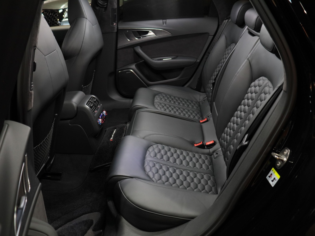アウディ　ＲＳ６アバント　