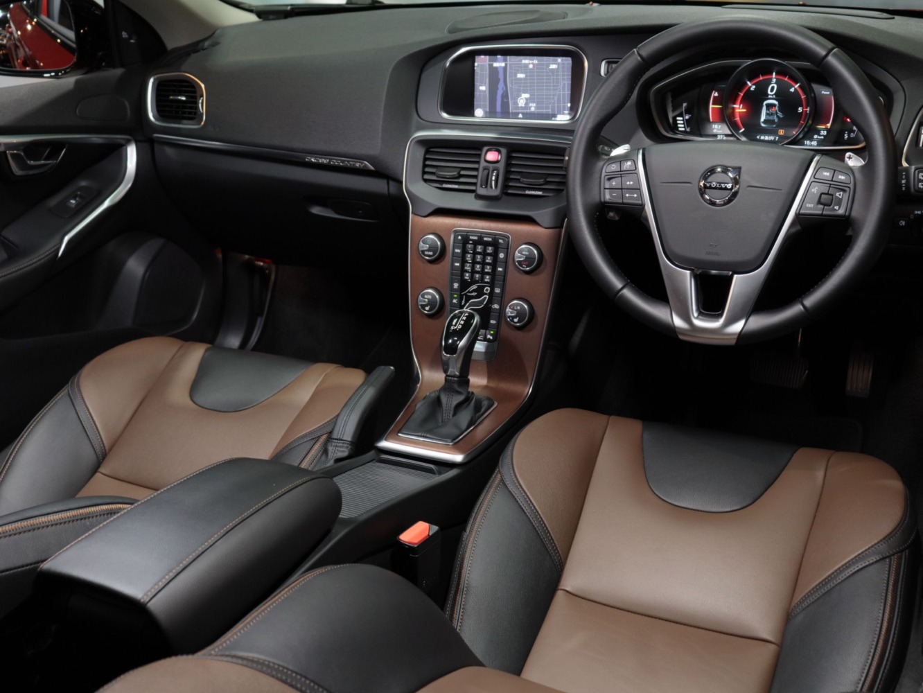 ボルボ　Ｖ４０クロスカントリー　Ｄ４　サマム