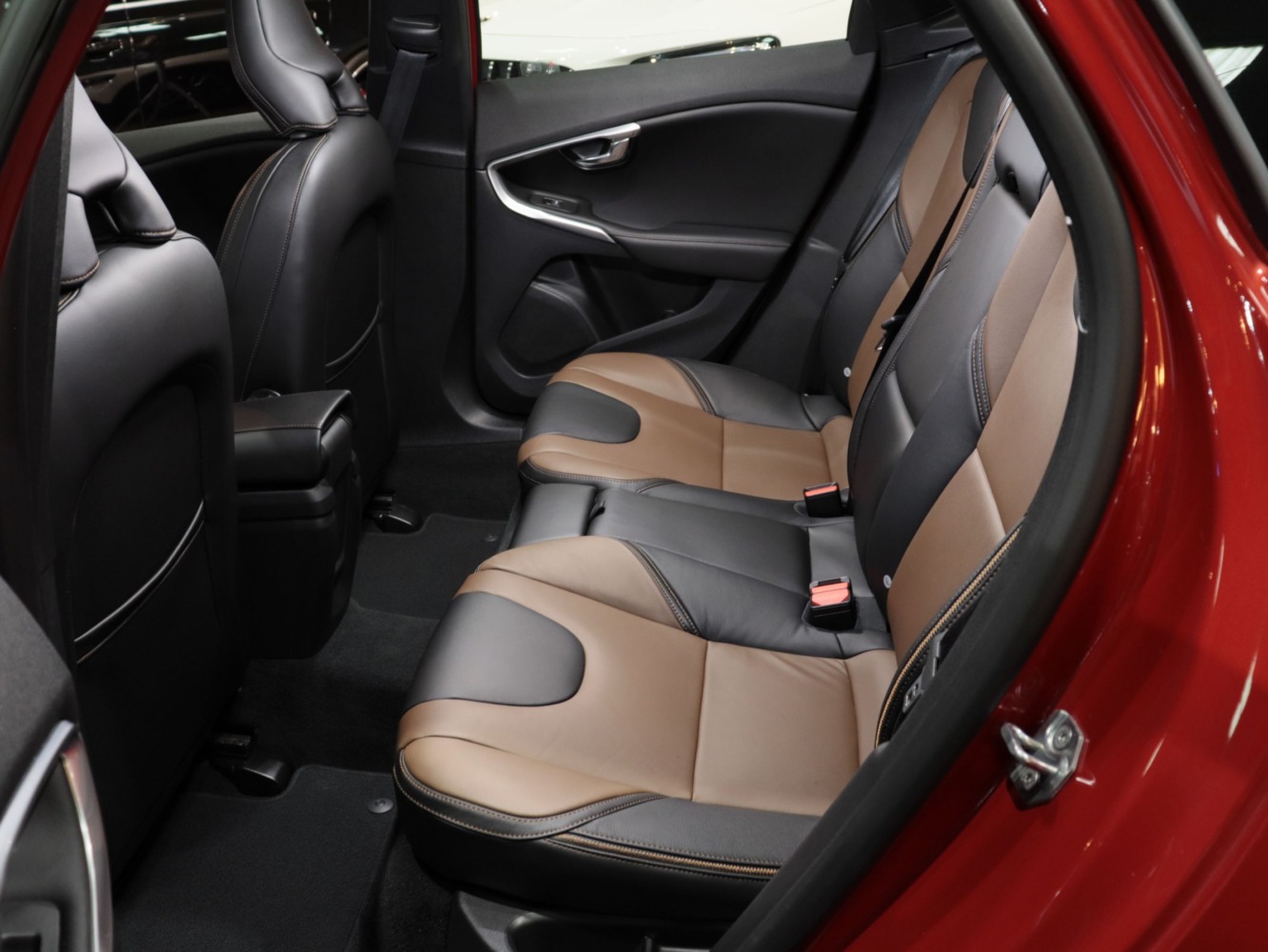 ボルボ　Ｖ４０クロスカントリー　Ｄ４　サマム