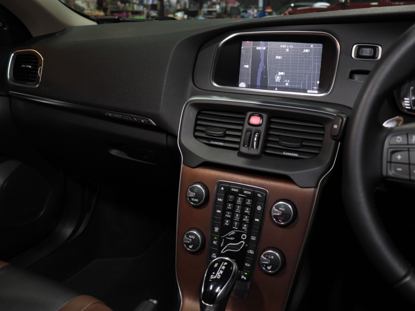 ボルボ　Ｖ４０クロスカントリー　Ｄ４　サマム