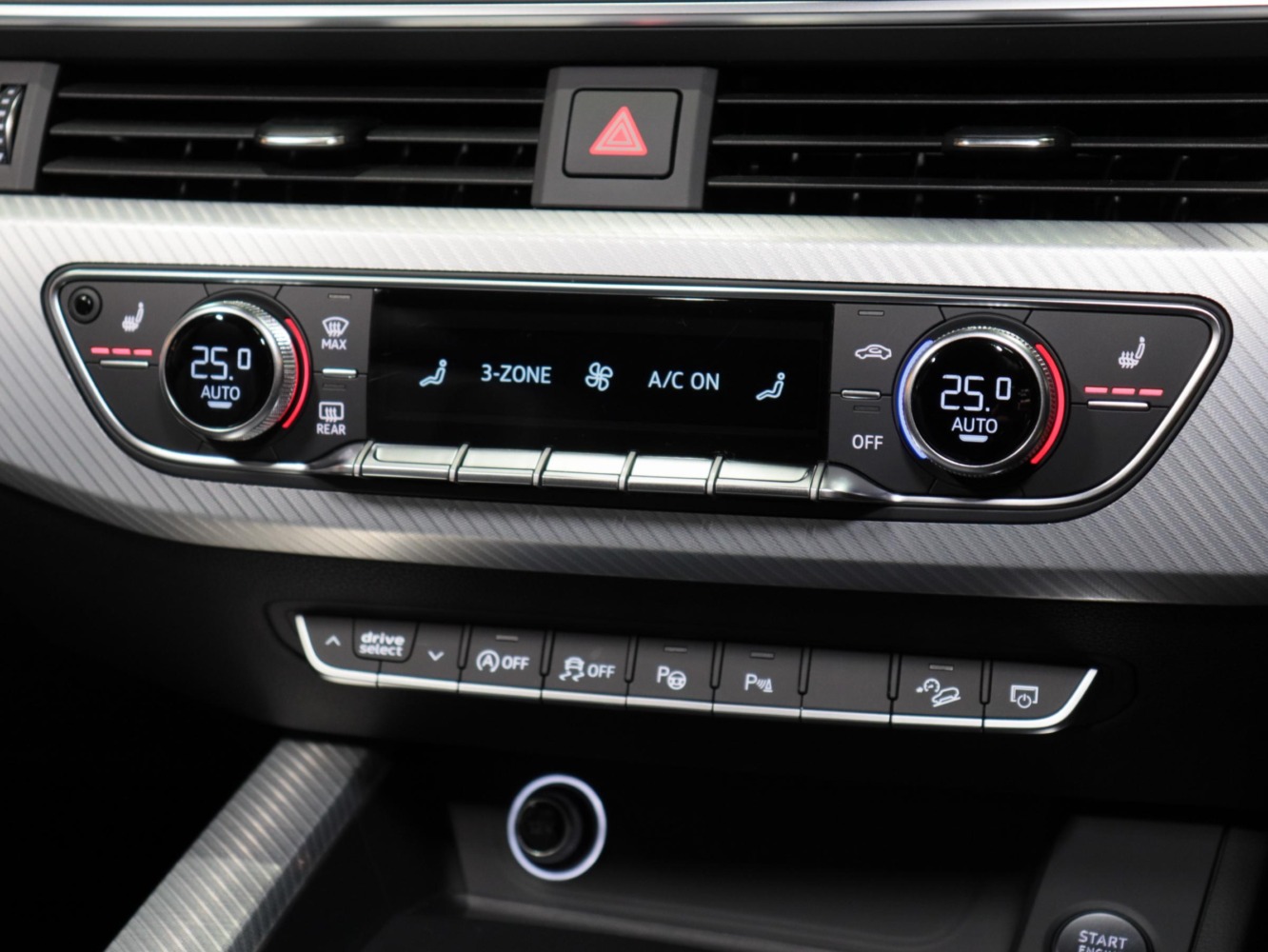 アウディ　Ａ４オールロードクワトロ　アブソリュート　１２５台限定車