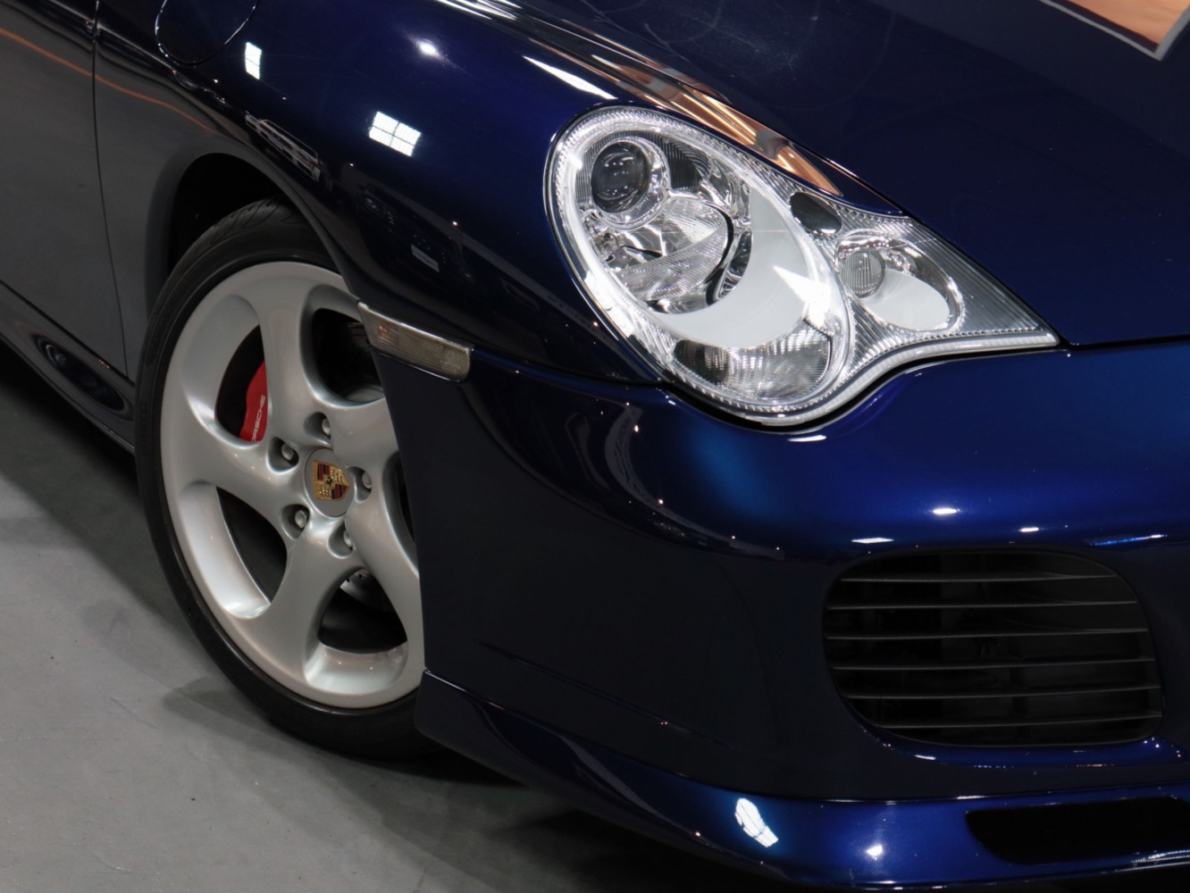 ポルシェ　９１１カレラ（９９６型後期モデル）　４Ｓ　
