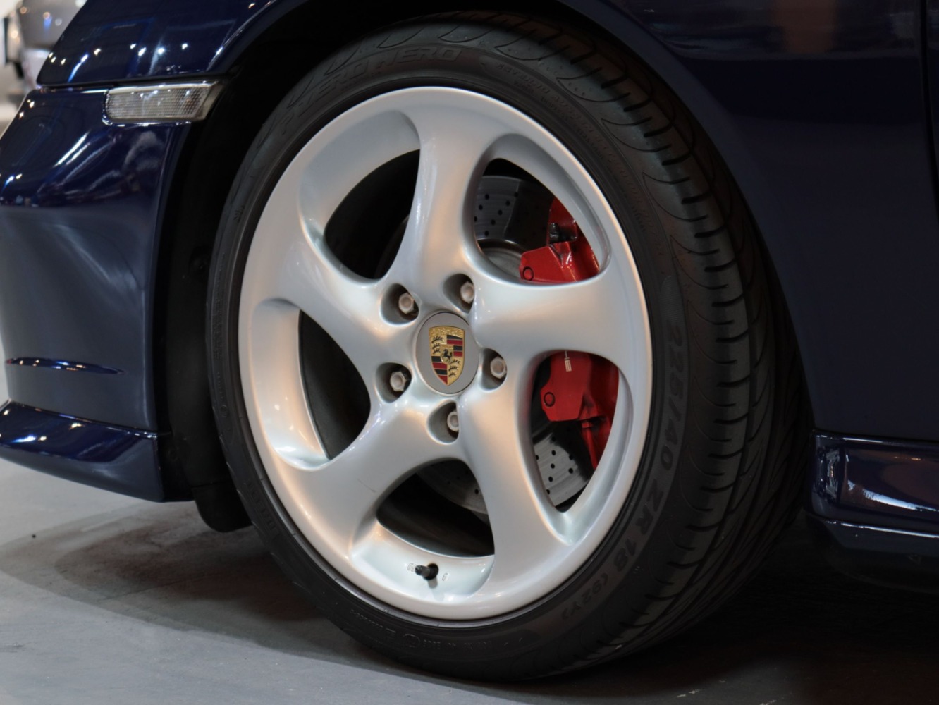 ポルシェ　９１１カレラ（９９６型後期モデル）　４Ｓ　