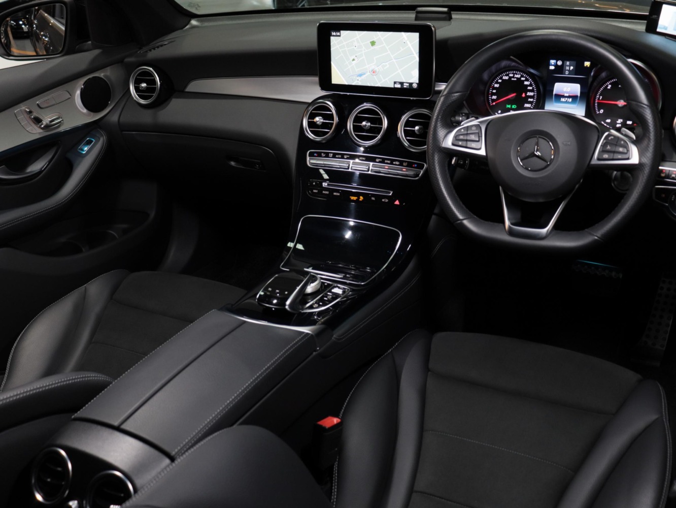 メルセデスベンツ　ＧＬＣ２２０ｄ　４マチック　スポーツ　