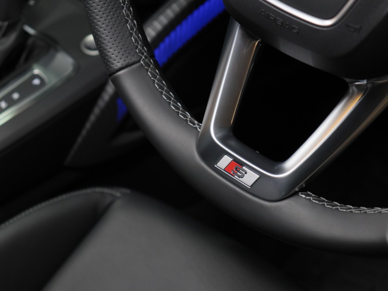 アウディ　Ｑ２　１ｓｔエディション　１２５台限定車