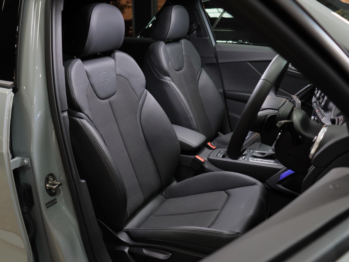 アウディ　Ｑ２　１ｓｔエディション　１２５台限定車