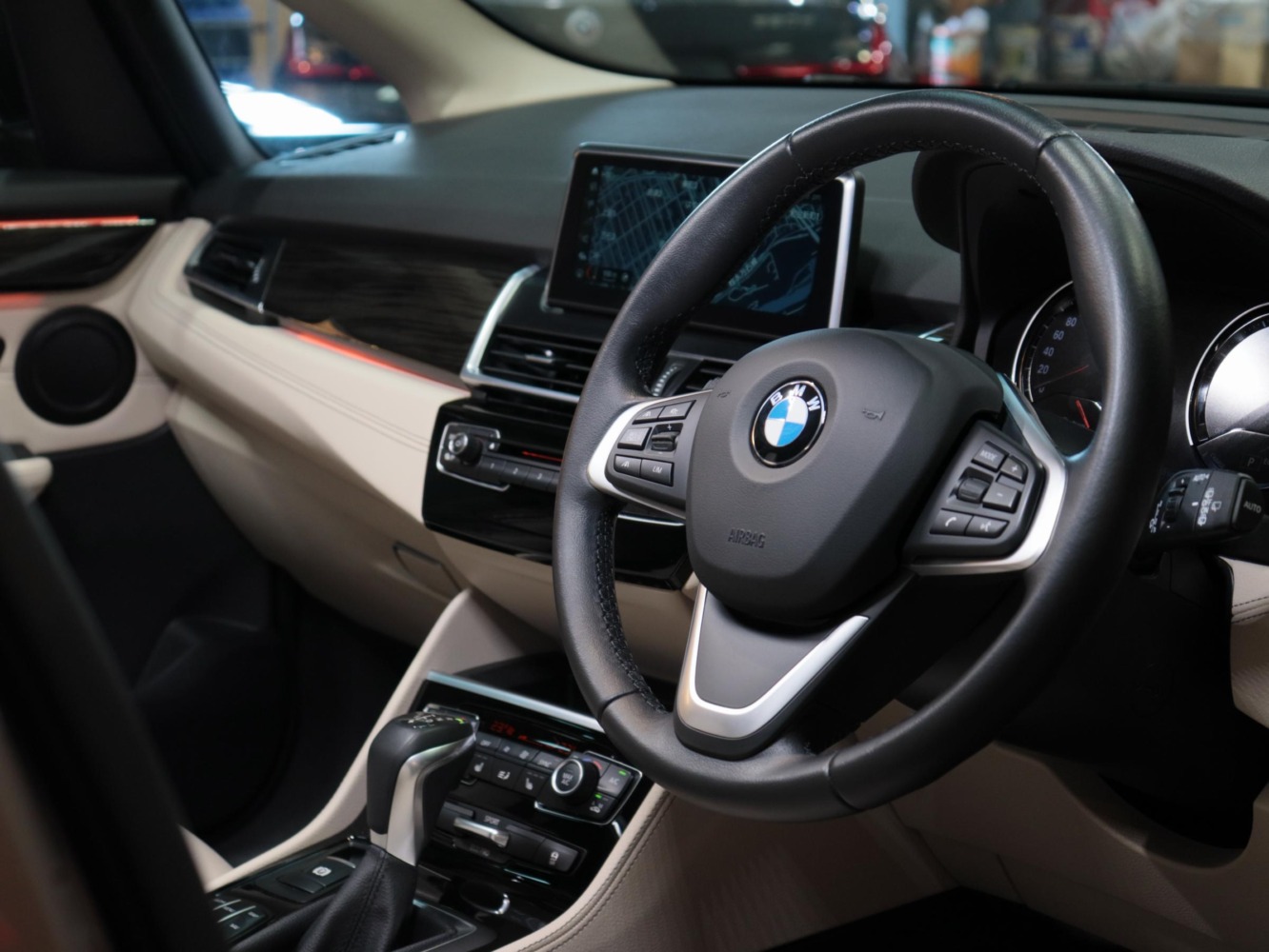 ＢＭＷ　２１８ｄ　アクティブツアラー　ラグジュアリー