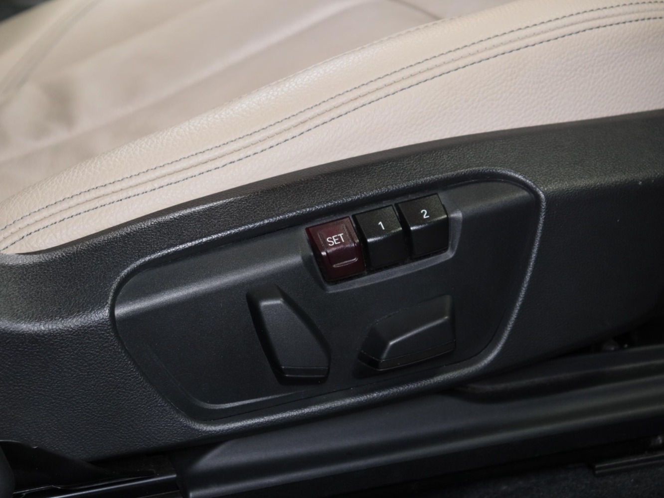 ＢＭＷ　２１８ｄ　アクティブツアラー　ラグジュアリー