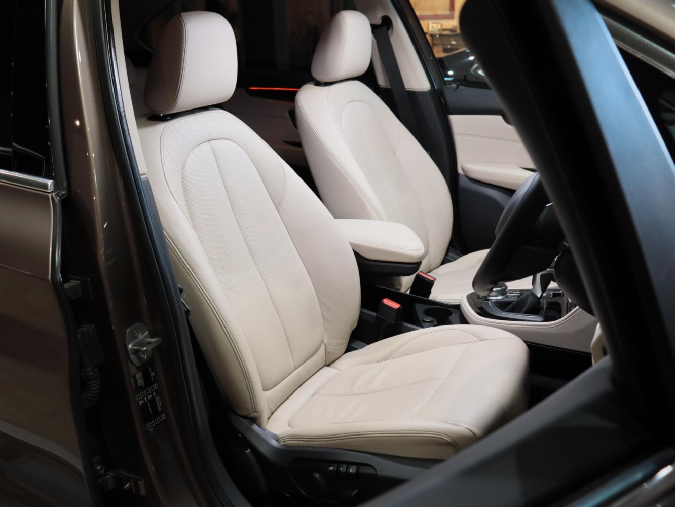 ＢＭＷ　２１８ｄ　アクティブツアラー　ラグジュアリー