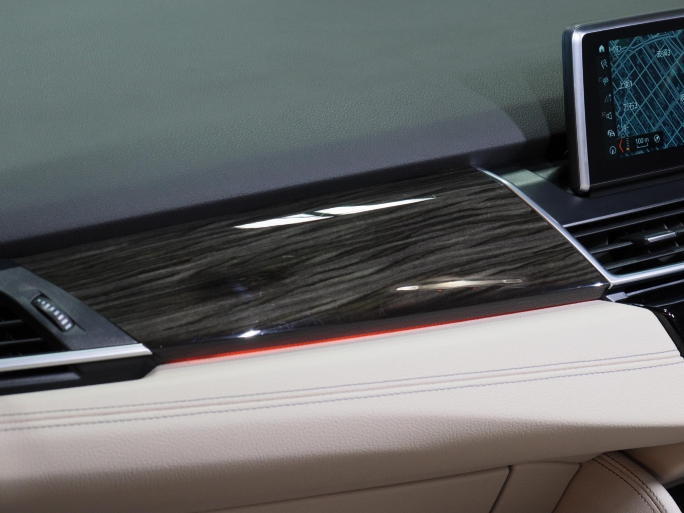 ＢＭＷ　２１８ｄ　アクティブツアラー　ラグジュアリー